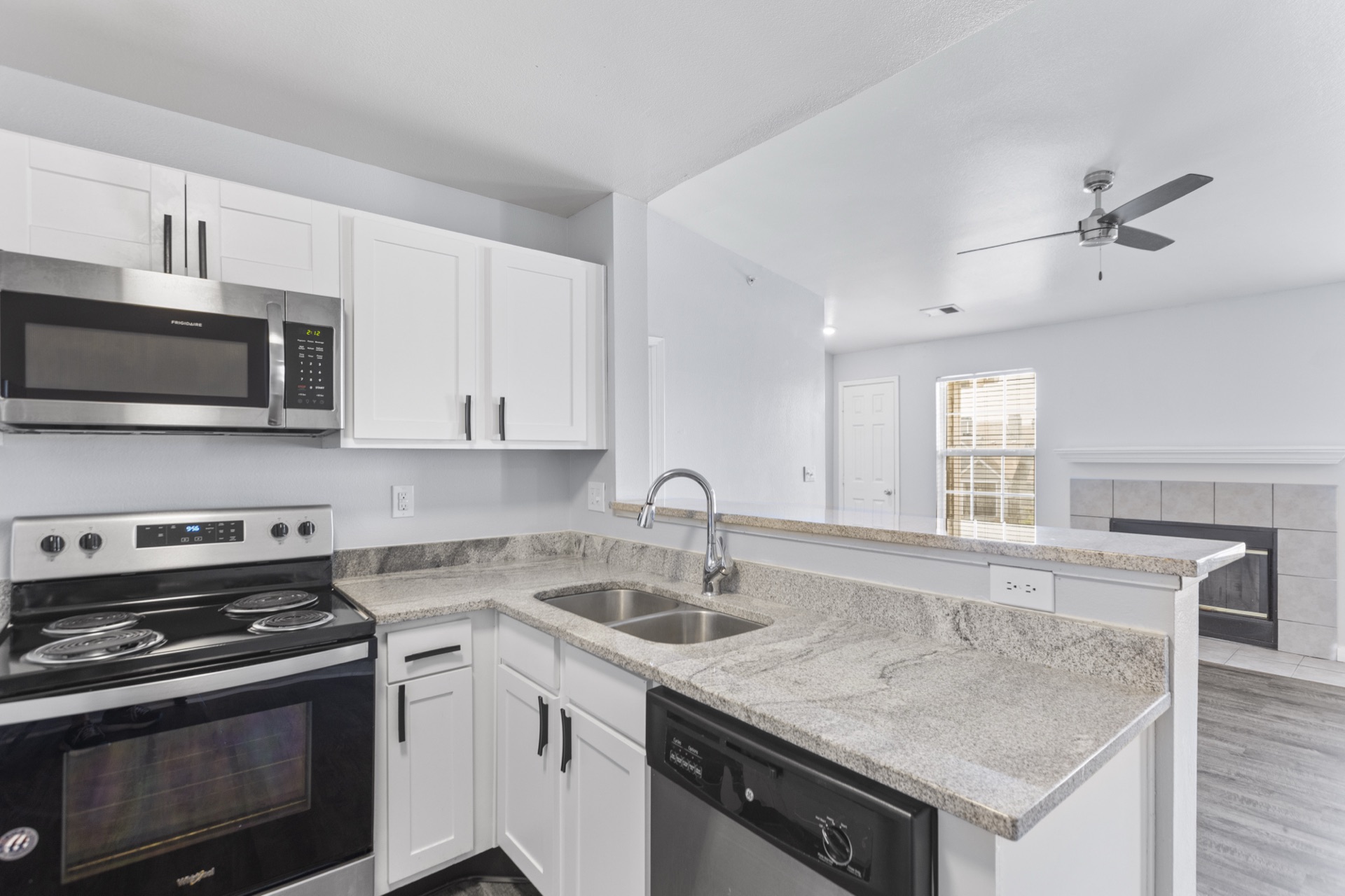 Villa Estates @ Lenexa — kitchen and living room