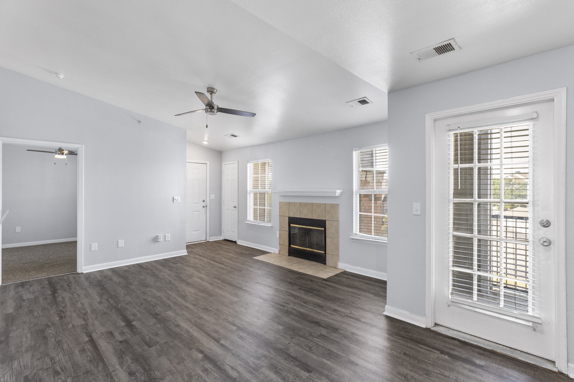 Villa Estates @ Lenexa — living room with fireplace